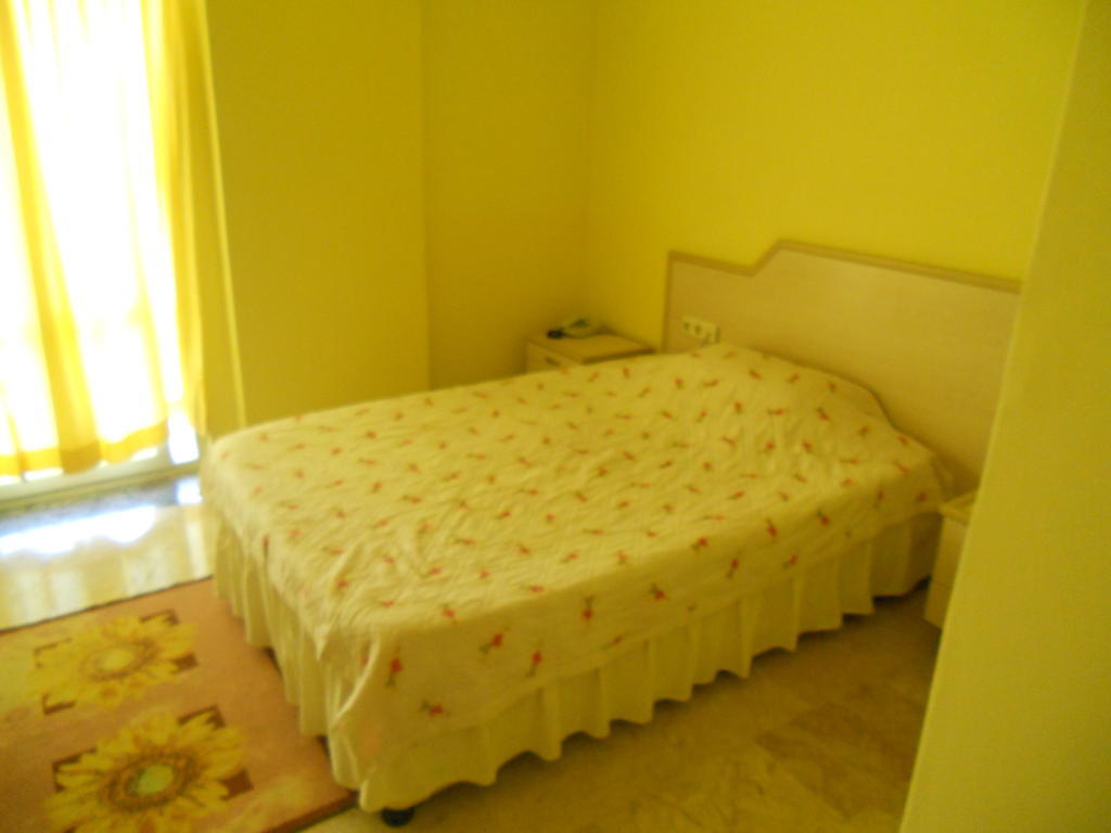 Baris Hotel Erdemli Quarto foto